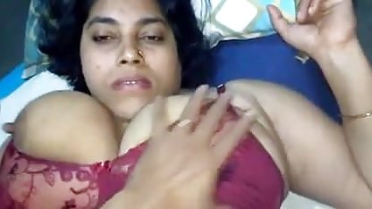 கவர்ச்சியான முதிர்ந்த பெண் செக்ஸ் ஆண்டிக்கு கடினமான குத இடி