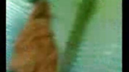 கருப்பு தம்பதியினருடன் வெள்ளை முதிர்ந்த லெஸ்பியன் அடி நிறமுள்ள குழு செக்ஸ்