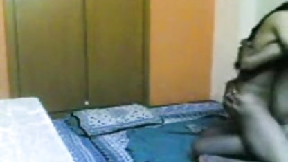 யோனியைத் துடைத்து, காமம் ஹேரி பிரஞ்சு அமெரிக்க நாட்டுக்காரன் காட்டியது