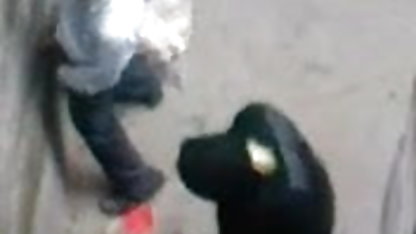 ஒரு கருப்பு மனிதனுடனும் ஒரு பிரஞ்சு, இயற்கை மார்பகங்கள் சிறிய வெள்ளை பெண்ணுடனும் கலப்பின செக்ஸ்