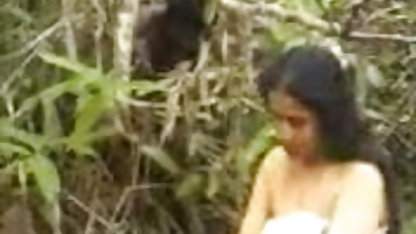 ஒரு மிருகத்தனமான ஆணுடன் சூடான முதிர்ச்சியடைந்த காலுறைகள் பேங்