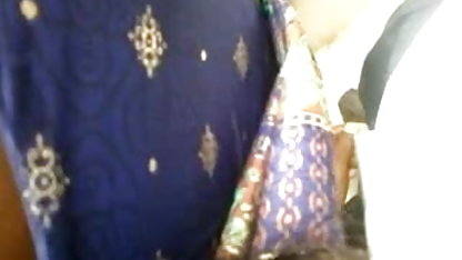 ஒரு குறுக்கு சோபாவில் புண்டையில் சிக்கியது பிராண்டி காதல் தூய முதிர்ந்த