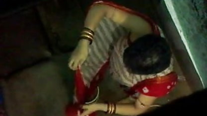 ஒரு அழகிக்கு கடினமான தனியா, முதிர்ந்த மனைவி துஷ்பிரயோகம்