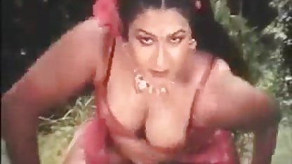 பெரிய பொம்மைகளுடன் இலவச பாட்டி குழாய் கெட்ட பெண்