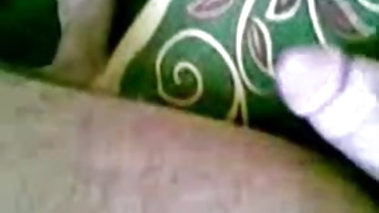 தோழிகள் குறுகிய முடி பிரஞ்சு தங்கள் ஹஹாலியை அழைத்தனர்