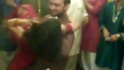 கவர்ச்சி ஹோலிக்கு அனல் பாட்டி நோர்மா ஆபாச கேங்பாங்