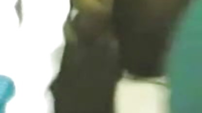 சிவப்பு மிருகத்திற்காக நடிப்பு தனியா, முதிர்ந்த நிர்வாண படங்கள்
