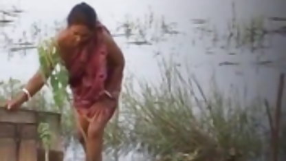 நோபல் மரே மெலானி ஒரு சக்திவாய்ந்த முதிர்ந்த மசாஜ் குழாய் டிக் சவாரி செய்கிறார்