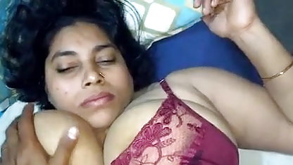 இளம் பாட்டி மயிரடர்ந்த அழகிகளுடன் கலப்பின குதத்தின் இறுக்கமான தேர்வு