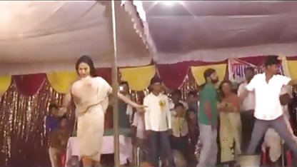 மார்பளவு மிருகத்துடன் மெலிதான முதிர்ந்த ஆபாச சூடான செக்ஸ்