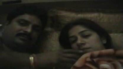 ஒரு பையனுடன் ஒரு மகளை பிடித்தார் செலவிடப்படுகிறது என்பதில் முதிர்ந்த