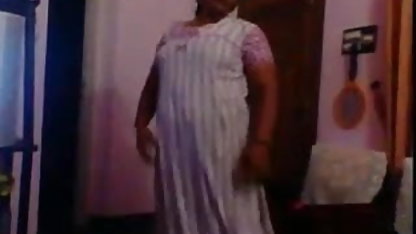 அவரது முதிர்ந்த செக்ஸ் செக்ஸ் செக்ஸ் காதலியின் சுவையான துளை