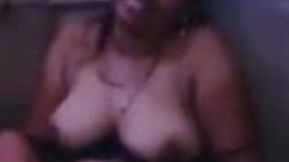 அவர்களின் பொன்னிற பிரஞ்சு, சோபா மோசமான போதைப்பொருளில் ஒரு பரத்தையரை வரையவும்