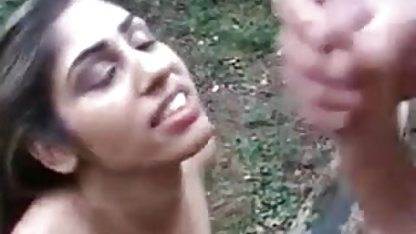 பொன்னிற பழைய பெண், தங்க நிற பல பளப்பான முடி டிஃப்பனி வாட்சன் ஒரு பெரிய கருப்பு டிக் மகிழ்ச்சி