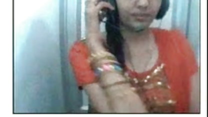 நீண்ட மற்றும் மென்மையான குளிப்பது முதிர்ந்த அம்மா தனியா