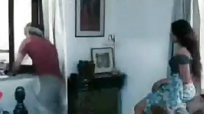 பொன்னிறம் அமெச்சூர் பிரஞ்சு, முக ஒரு தடியுடன் உடலுறவு கொள்கிறது