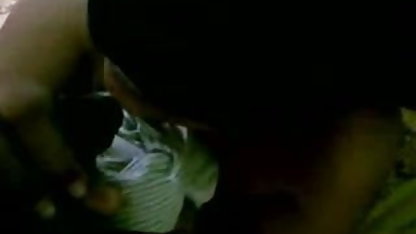 மழையில் இளம் பிரஞ்சு, சோபா அழகானவர்கள்