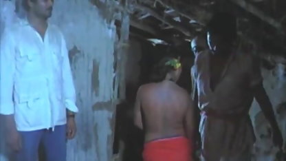 செக்ஸ் முதிர்ந்த ஆபாச பொது பிஸ்டி பிட்சை வலுவாக விரும்புகிறார்