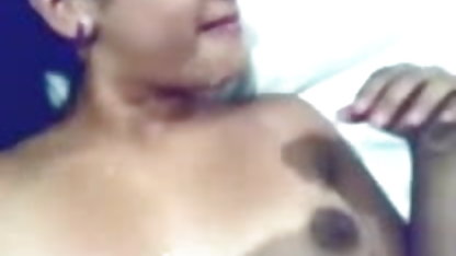 ஒரு பொன்னிறத்துடன் மிகுந்த முதிர்ந்த அம்மாக்கள் செக்ஸ்