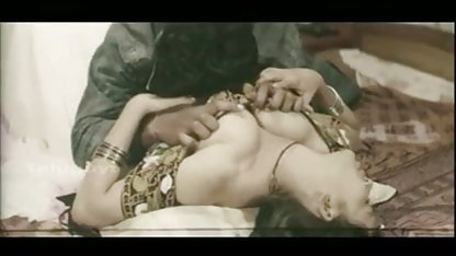 சுற்றுலாவிற்கு ஒரு காதலியுடன் முதிர்ந்த ஆபாச வீட்டில் செக்ஸ்