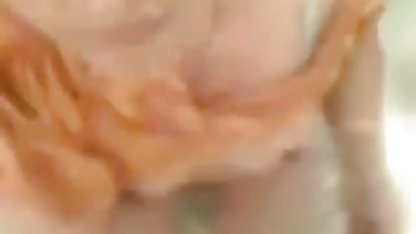 ஒரு பாட்டி ஆபாச முத்தம் அழகான முகத்தில் நிறைய பால்