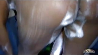 இரண்டு உறுப்பினர்களில் ஒரு சேரி முதிர்ந்த ஆபாச செயலாளர்