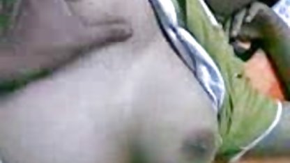நிர்வாண மார்பகங்கள் பிரஞ்சு, பூட்ஸ் வெளிப்புறம்