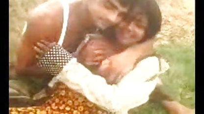 ஒரு மனிதன் ஒரு பொன்னிறத்தைத் துடைத்தான் முதிர்ந்த செக்ஸ் திறந்த யோனி