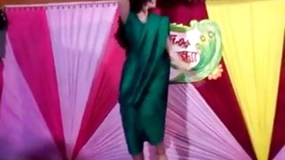 இது என்ன வித்தியாசத்தை ஏற்படுத்துகிறது - குளிப்பது பிரஞ்சு, அம்மா இளம் அல்லது முதிர்ந்த!