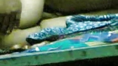 சூடான குதத்திற்குப் பிறகு அழகான முதிர்ந்த ஆபாச வாயில் படகோட்டி