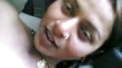 இளஞ்சிவப்பு கண்ணாடிகளுடன் குத விபச்சாரி வெள்ளை பூமி