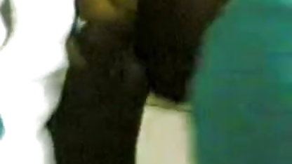 ஒரு அழகான அழகி ஹேரி க்ரோட்ச் குளிப்பது செல்வாக்கு குறையாக செக்ஸ்