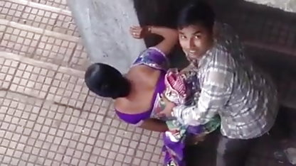 முலாட்டோ மிகவும் உண்மையான பிரஞ்சு பிஸியாக இருக்கிறார்