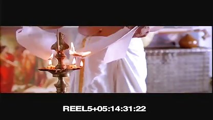 பாராக்ஸில் நைலான் ஆபாச முதிர்ந்த அழகான அழகு