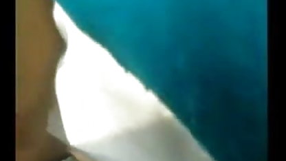 ரஷ்ய பெண்ணின் ஆழமான சிறிய பிரஞ்சு புள்ளி
