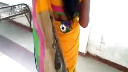 குஞ்சுகளுக்கு பெரிய புண்டை உள்ளது பிரஞ்சு, ஸ்ட்ரிப்டீஸ்