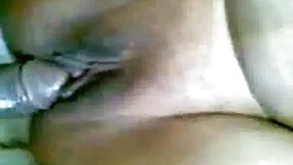 மிருகத்தனமான ஆடம்பரமும் அவரது பொன்னிற முதிர்ந்த, முதிர்ந்த, காதலியும்