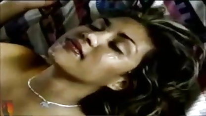 பெண் இன்பத்தின் பழைய செக்ஸ் குழாய் கடல்