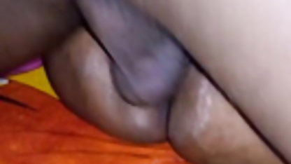 இரண்டு தனியா பாட்டி குழாய் தோழிகள் மற்றும் ஒரு டில்டோ